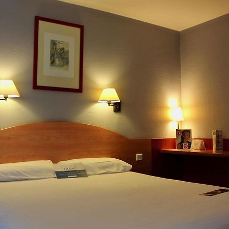 Kyriad Bourges Sud Экстерьер фото