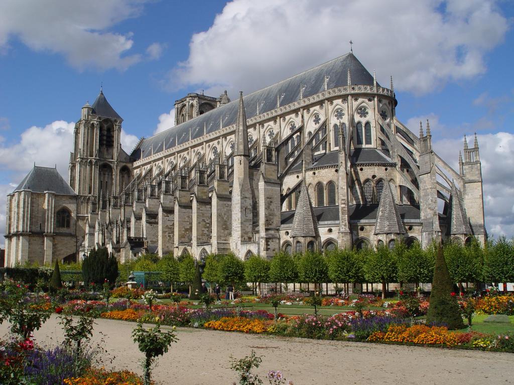 Kyriad Bourges Sud Экстерьер фото